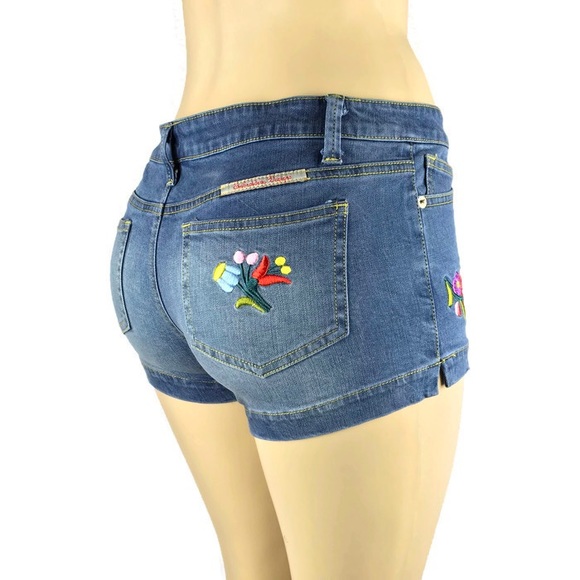 Embroidered denim shorts - Picture 3 of 4