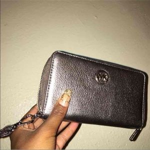Michael kors metallic wallet