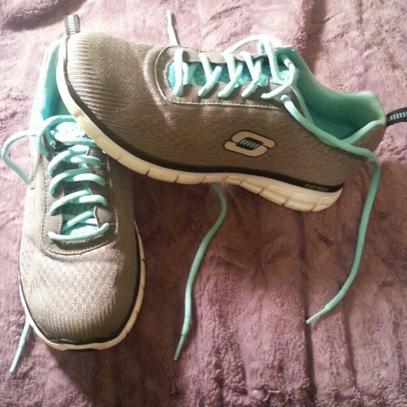 Skechers skech-knit memory foam size 8 1/2.