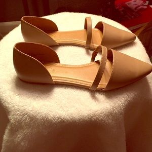 Nude pointed flats