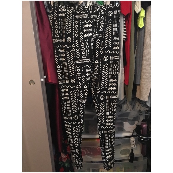 Black leggings with tribal print