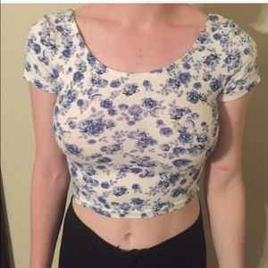 H&M floral short sleeve crop top