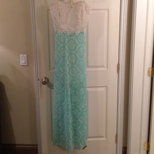 Strapless maxi dress. Size large. Never worn.