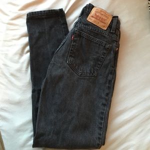Black 550 Levi's mom jeans