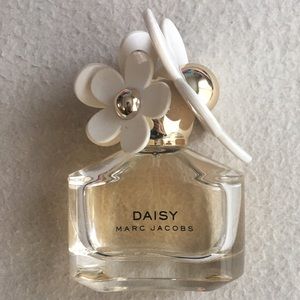 {BLACK FRIDAY SALE} Daisy by Marc Jacobs perfume