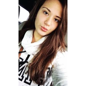 Meet your Posher, Zerina