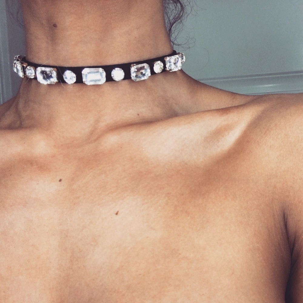 "Sitting Pretty" Choker