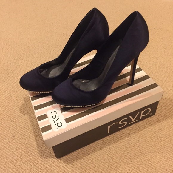 NWT navy satin pumps