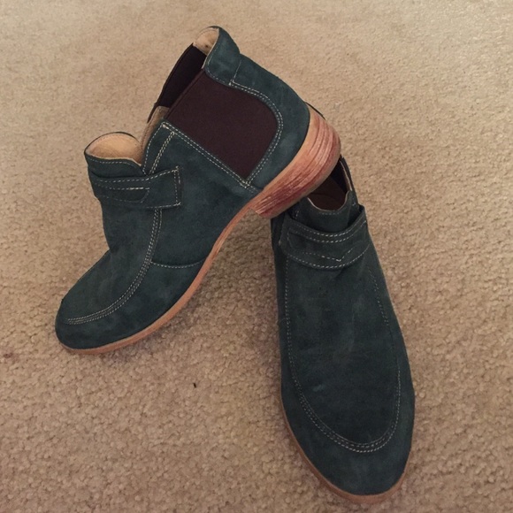 💥SALE!💥 Plomo forest green ankle booties