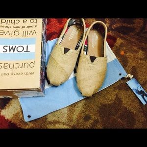 Brand new TOMS