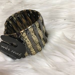 Wet seal bracelet