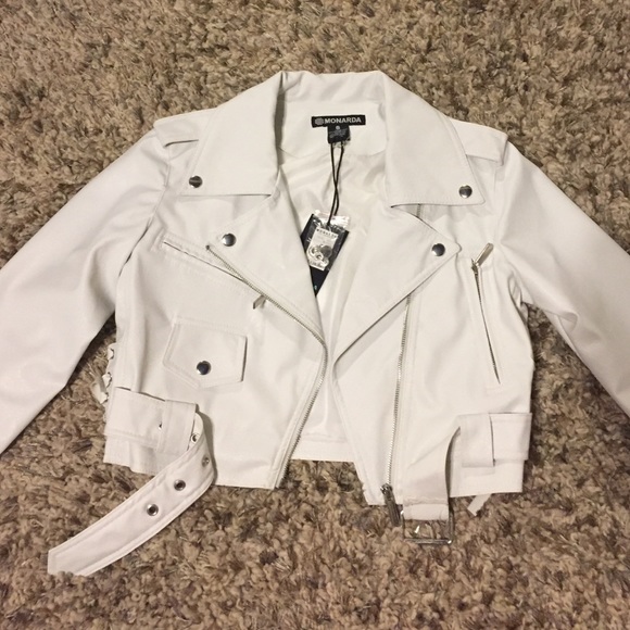 White faux leather cropped jacket ‼️SALE‼️