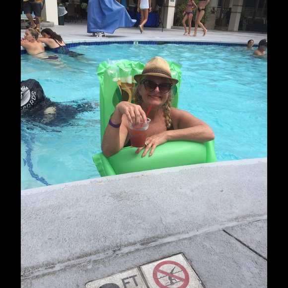 Meet your Posher, Robin