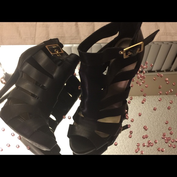 Black strappy caged heels - Picture 2 of 3
