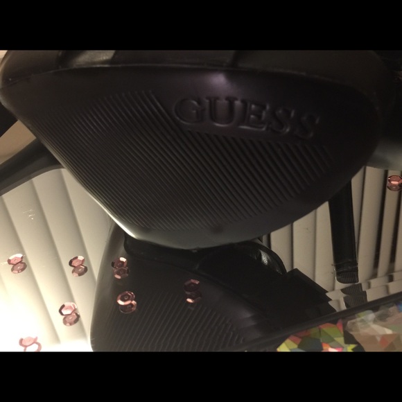 Black strappy caged heels - Picture 3 of 3