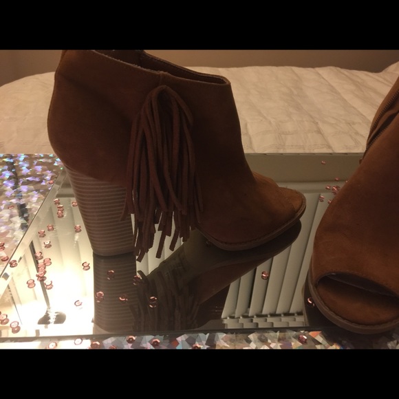 Express fringed ankle bootie - Picture 2 of 4