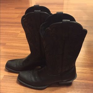 NWT ARIAT women's Hollywood cowboy boot