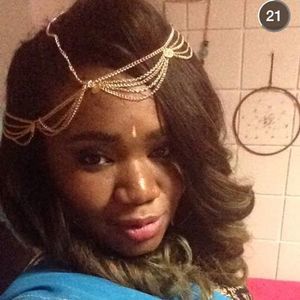 Meet your Posher, Nuela