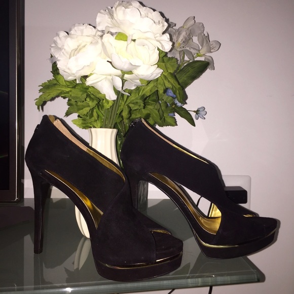 Sexy Suede Heels by Carlos Santana 👯