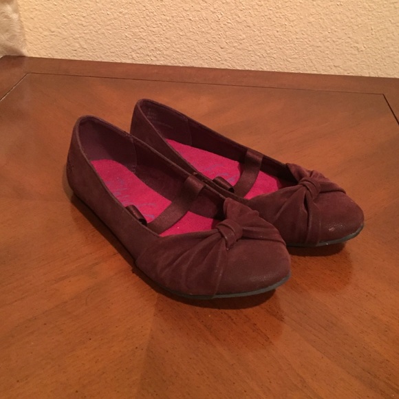 Cute girls Purple/Burgundy flats.