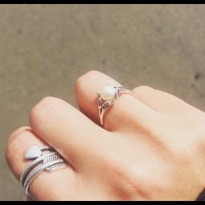 Pandora Luminous leaves, white pearl size 50- or 5