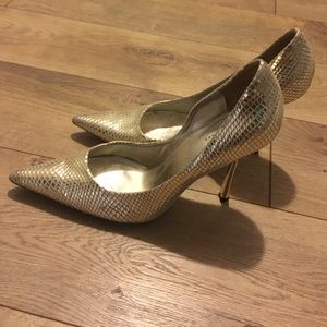 GUESS by Marciano GOLD 4" Pumps - Size 7 1/2 M