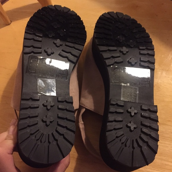 NWT sandals - Picture 3 of 4