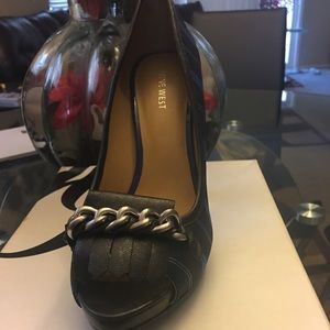 Ladies Nine West heels