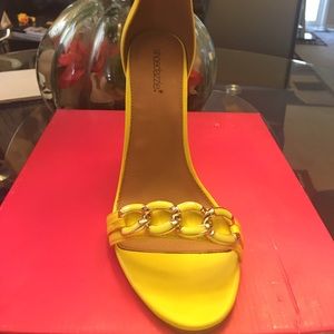 Shoe Dazzle Ladies yellow summer heels