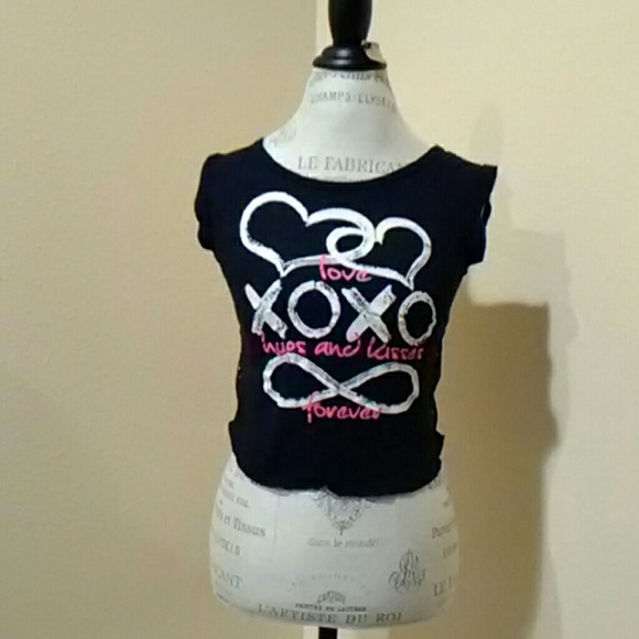 Girls top and white shorts