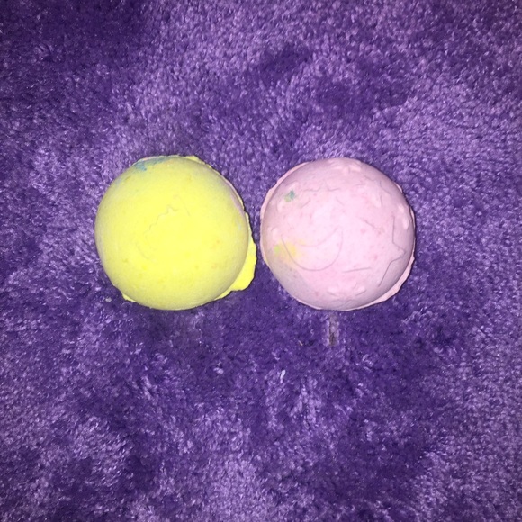 2 lush bathbombs