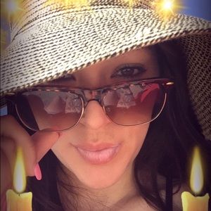 Meet your Posher, Adri