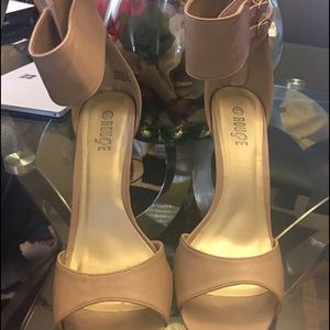 Ladies Nude heels