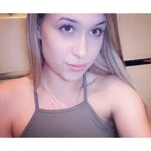 Meet your Posher, Courtney