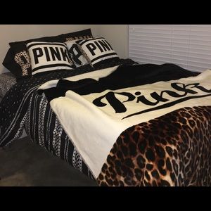 Victoria secret pink leopard bed set in full/queen