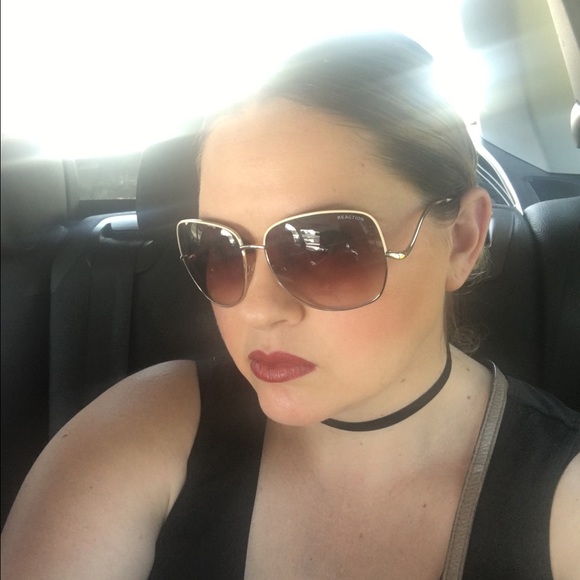 Meet your Posher, Genoveva