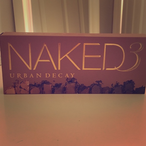 NEW Urban Decay Naked 3 eyeshadow palette w/brush