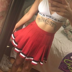 Adorable pleated Skirt ❤️❤️ fits a 24 to 25