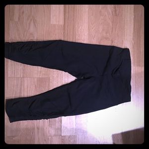 Lululemon size 4 black yoga or running crop