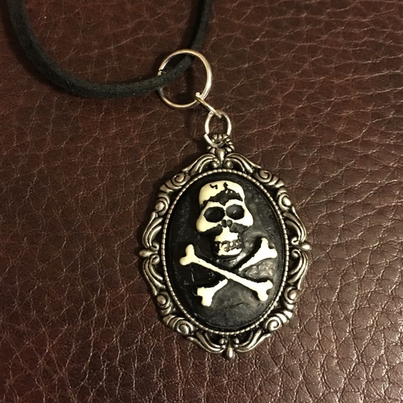 Skeleton Cameo Black Velvet Necklace - Picture 3 of 4