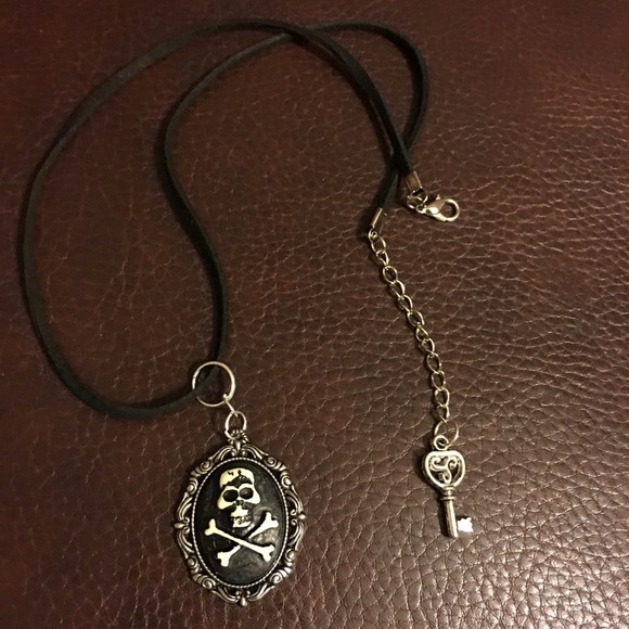 Skeleton Cameo Black Velvet Necklace - Picture 2 of 4