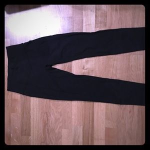 Lululemon running pant size 4. Never worn!