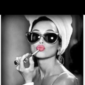 Meet your Posher, Sandra