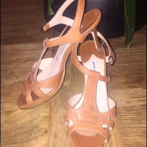 MUST SEE Manolo Blahnik t strap brown sandal 7.5