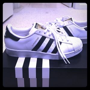 Adidas superstar black & white.