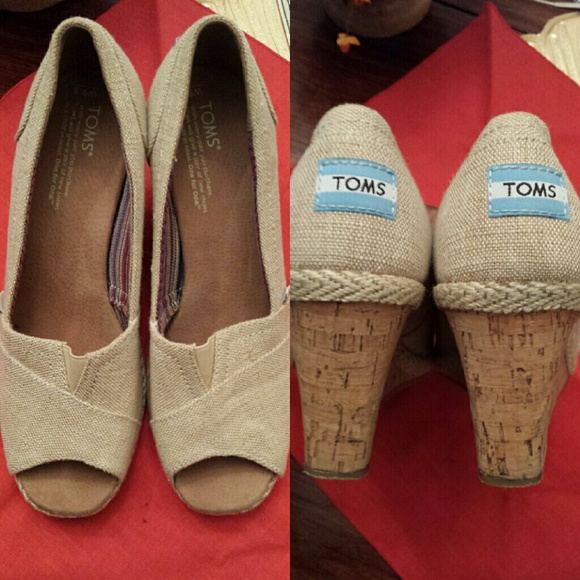 Tom's linen peeptoe wedges 9.5
