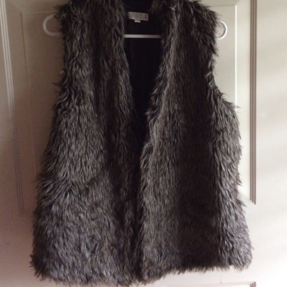 Fake fur sweater vest