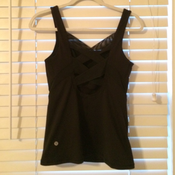 Lululemon black cross back tank, scoop front tank