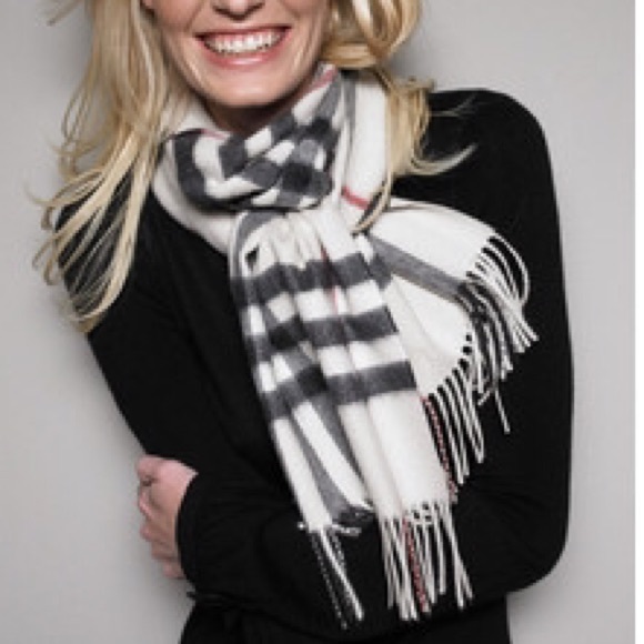 Burberry Heritage Giant Check Fringed Cashmere