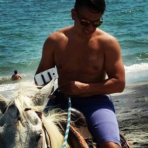 Meet your Posher, Carlos